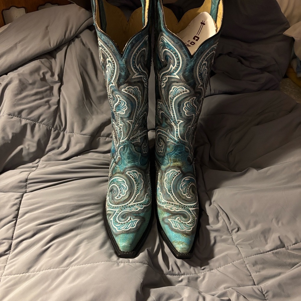 Corral Women's Turquoise Embroidery and Studs Heeled Boots - Picture 2 of 11